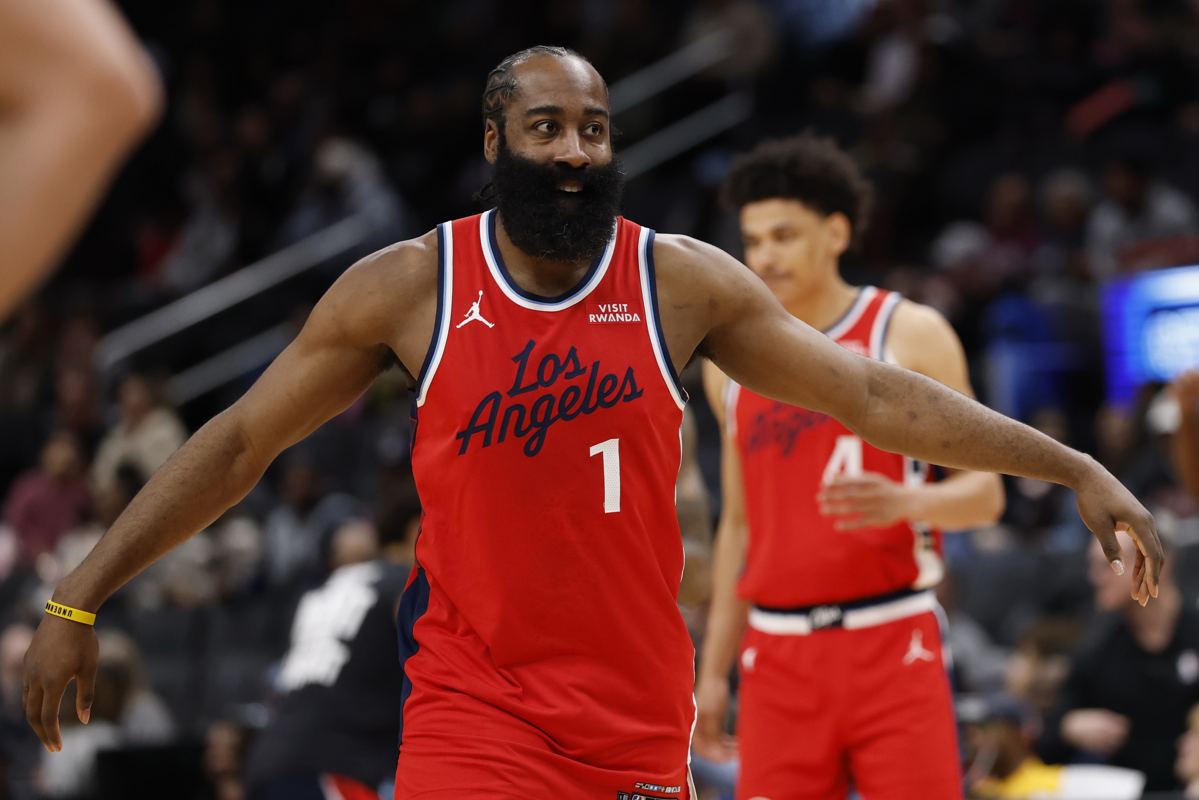 开云体育app下载-张佳玮：理论上哈登与双塔化学反应很美好 东部一团糟&amp;一切皆可能