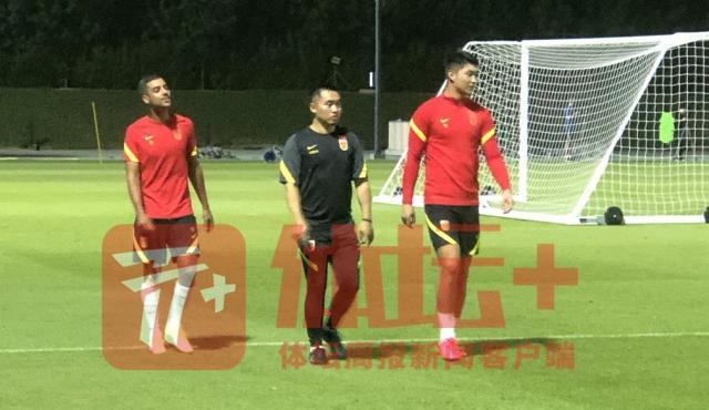 ​国足第四练释放“烟幕弹” 阿兰肌肉发紧单独调整